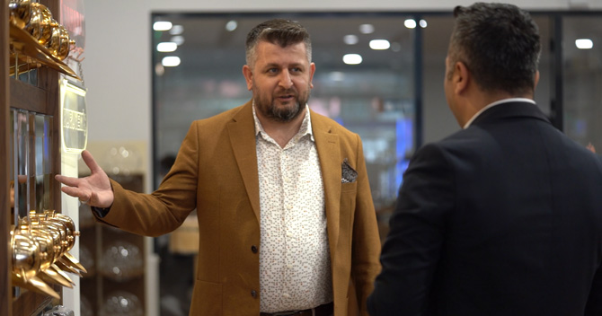 Efe'den Dünya Standartlarında Teşhir Ekipmanları